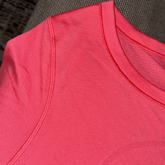 Lululemon Long Slv Pink Top with a very large but descrete logo over the front - Picture 14 of 15